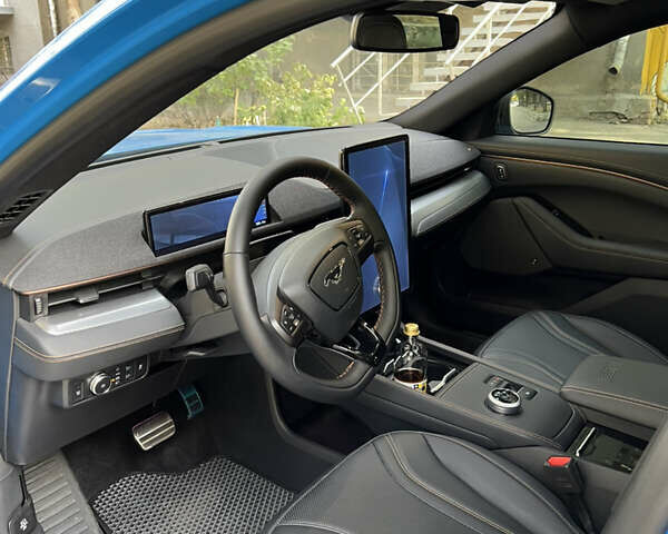 Синій Форд Mustang Mach-E, об'ємом двигуна 0 л та пробігом 9 тис. км за 31500 $, фото 5 на Automoto.ua