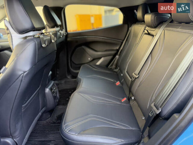 Синий Форд Mustang Mach-E, объемом двигателя 0 л и пробегом 30 тыс. км за 28500 $, фото 39 на Automoto.ua