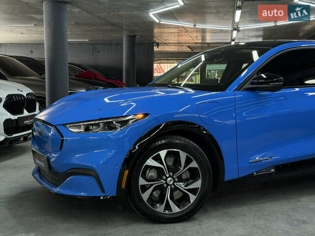 Синий Форд Mustang Mach-E, объемом двигателя 0 л и пробегом 12 тыс. км за 29500 $, фото 6 на Automoto.ua