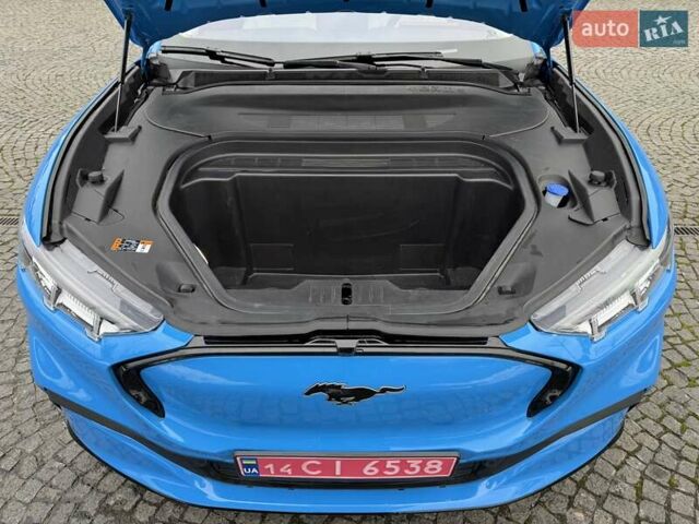 Синий Форд Mustang Mach-E, объемом двигателя 0 л и пробегом 37 тыс. км за 25200 $, фото 63 на Automoto.ua