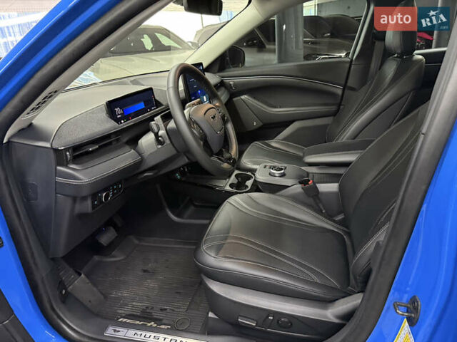 Синий Форд Mustang Mach-E, объемом двигателя 0 л и пробегом 12 тыс. км за 29500 $, фото 18 на Automoto.ua