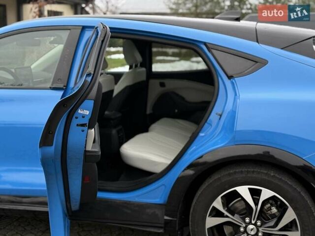 Синий Форд Mustang Mach-E, объемом двигателя 0 л и пробегом 37 тыс. км за 25200 $, фото 81 на Automoto.ua