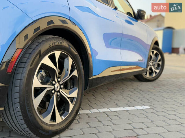 Синий Форд Mustang Mach-E, объемом двигателя 0 л и пробегом 30 тыс. км за 28500 $, фото 9 на Automoto.ua