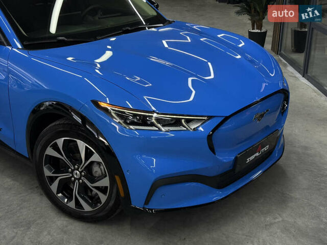 Синий Форд Mustang Mach-E, объемом двигателя 0 л и пробегом 12 тыс. км за 29500 $, фото 3 на Automoto.ua