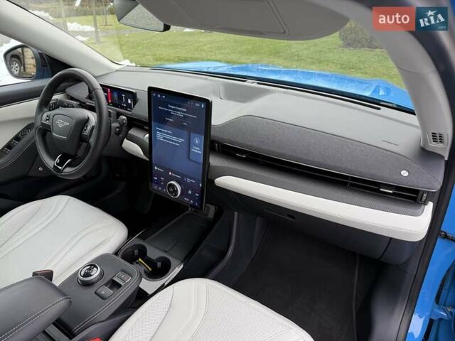 Синий Форд Mustang Mach-E, объемом двигателя 0 л и пробегом 37 тыс. км за 25200 $, фото 102 на Automoto.ua