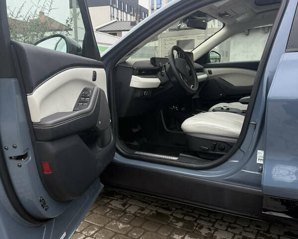 Синий Форд Mustang Mach-E, объемом двигателя 0 л и пробегом 10 тыс. км за 30500 $, фото 15 на Automoto.ua