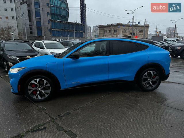 Синий Форд Mustang Mach-E, объемом двигателя 0 л и пробегом 15 тыс. км за 31890 $, фото 3 на Automoto.ua