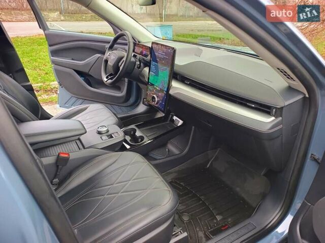 Синий Форд Mustang Mach-E, объемом двигателя 0 л и пробегом 58 тыс. км за 25999 $, фото 56 на Automoto.ua