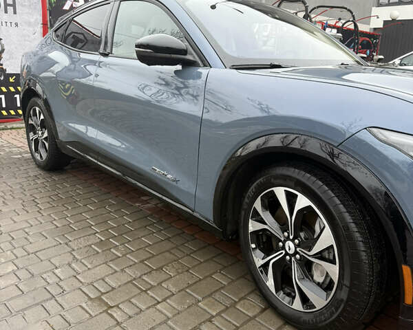 Синий Форд Mustang Mach-E, объемом двигателя 0 л и пробегом 10 тыс. км за 30500 $, фото 8 на Automoto.ua