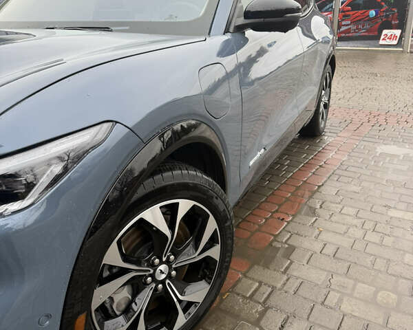 Синий Форд Mustang Mach-E, объемом двигателя 0 л и пробегом 10 тыс. км за 30500 $, фото 2 на Automoto.ua