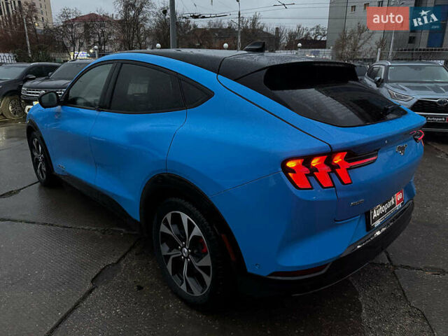 Синий Форд Mustang Mach-E, объемом двигателя 0 л и пробегом 15 тыс. км за 31890 $, фото 4 на Automoto.ua