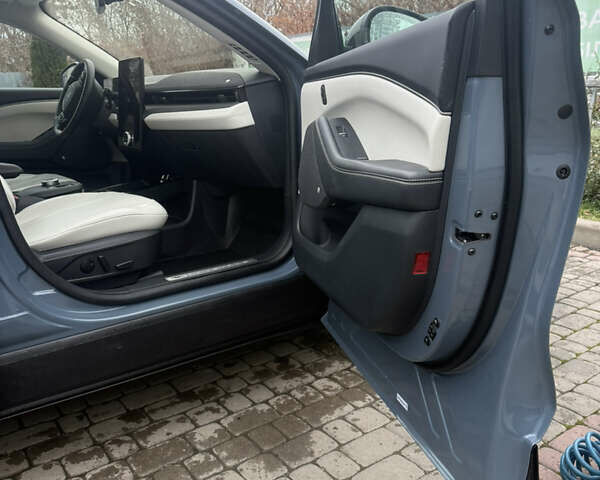 Синий Форд Mustang Mach-E, объемом двигателя 0 л и пробегом 10 тыс. км за 30500 $, фото 13 на Automoto.ua