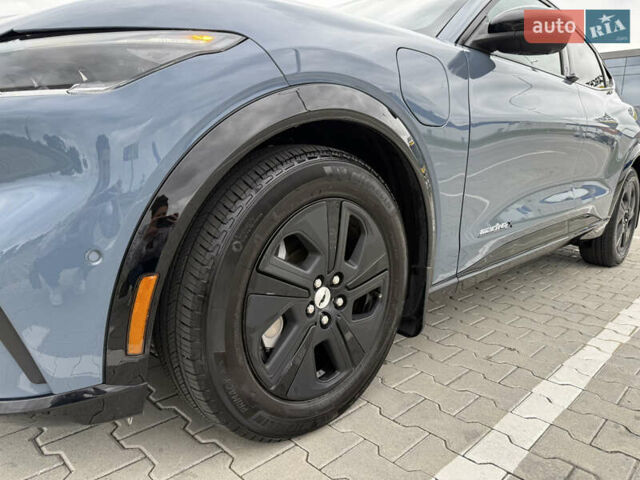 Синий Форд Mustang Mach-E, объемом двигателя 0 л и пробегом 14 тыс. км за 29500 $, фото 5 на Automoto.ua