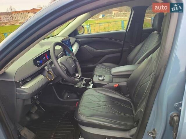 Синий Форд Mustang Mach-E, объемом двигателя 0 л и пробегом 58 тыс. км за 25999 $, фото 42 на Automoto.ua