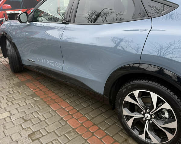 Синий Форд Mustang Mach-E, объемом двигателя 0 л и пробегом 10 тыс. км за 30500 $, фото 3 на Automoto.ua