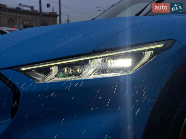Синий Форд Mustang Mach-E, объемом двигателя 0 л и пробегом 15 тыс. км за 31890 $, фото 2 на Automoto.ua