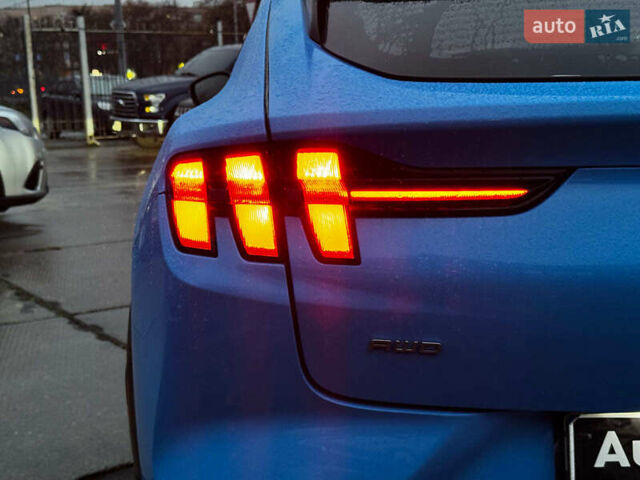 Синий Форд Mustang Mach-E, объемом двигателя 0 л и пробегом 15 тыс. км за 31890 $, фото 5 на Automoto.ua