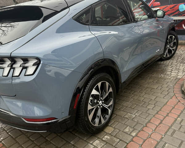Синий Форд Mustang Mach-E, объемом двигателя 0 л и пробегом 10 тыс. км за 30500 $, фото 5 на Automoto.ua
