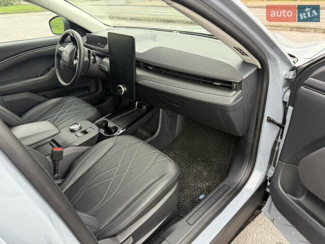 Синий Форд Mustang Mach-E, объемом двигателя 0 л и пробегом 3 тыс. км за 26500 $, фото 8 на Automoto.ua