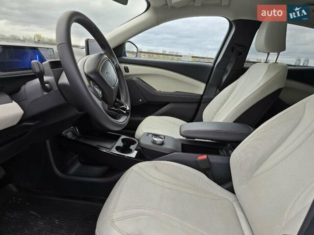 Синий Форд Mustang Mach-E, объемом двигателя 0 л и пробегом 5 тыс. км за 35000 $, фото 11 на Automoto.ua