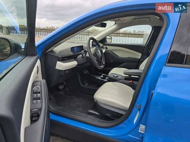 Синий Форд Mustang Mach-E, объемом двигателя 0 л и пробегом 5 тыс. км за 35000 $, фото 9 на Automoto.ua