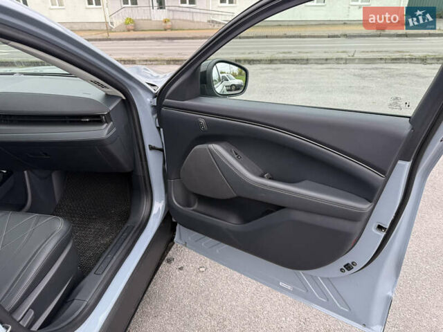 Синий Форд Mustang Mach-E, объемом двигателя 0 л и пробегом 3 тыс. км за 26500 $, фото 9 на Automoto.ua