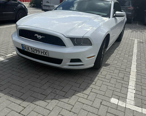 Білий Форд Мустанг, об'ємом двигуна 3.72 л та пробігом 97 тис. км за 17300 $, фото 6 на Automoto.ua