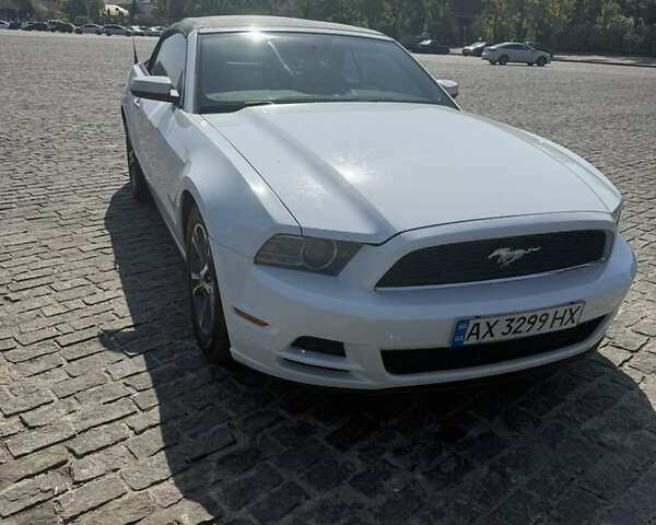 Білий Форд Мустанг, об'ємом двигуна 3.72 л та пробігом 97 тис. км за 17300 $, фото 5 на Automoto.ua