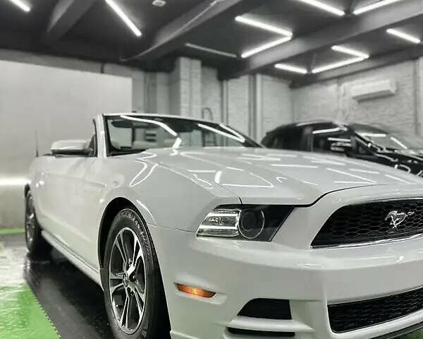 Білий Форд Мустанг, об'ємом двигуна 3.72 л та пробігом 97 тис. км за 17300 $, фото 1 на Automoto.ua