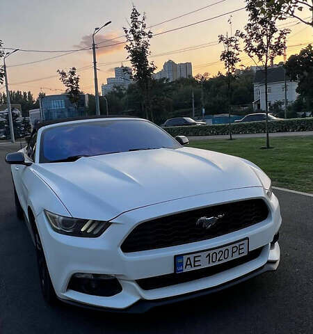 Білий Форд Мустанг, об'ємом двигуна 2.3 л та пробігом 144 тис. км за 18000 $, фото 24 на Automoto.ua