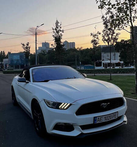 Білий Форд Мустанг, об'ємом двигуна 2.3 л та пробігом 144 тис. км за 18000 $, фото 21 на Automoto.ua