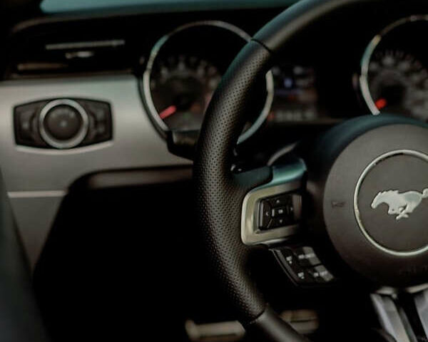 Білий Форд Мустанг, об'ємом двигуна 2.3 л та пробігом 144 тис. км за 18000 $, фото 2 на Automoto.ua