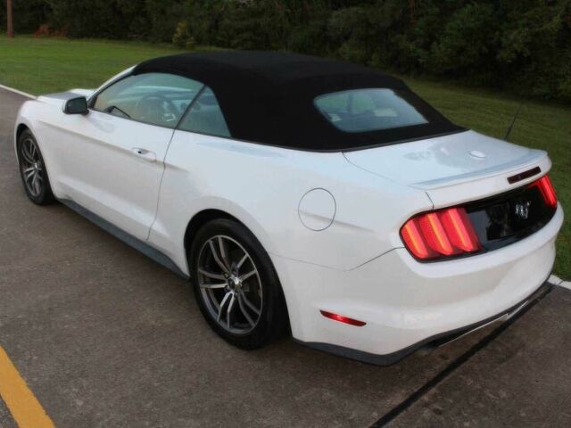 Білий Форд Мустанг, об'ємом двигуна 2.3 л та пробігом 65 тис. км за 4700 $, фото 7 на Automoto.ua