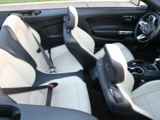 Білий Форд Мустанг, об'ємом двигуна 2.3 л та пробігом 65 тис. км за 4700 $, фото 21 на Automoto.ua