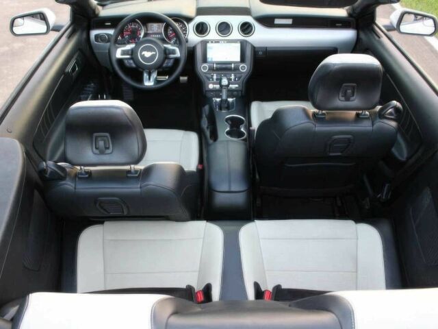 Білий Форд Мустанг, об'ємом двигуна 2.3 л та пробігом 65 тис. км за 4700 $, фото 19 на Automoto.ua