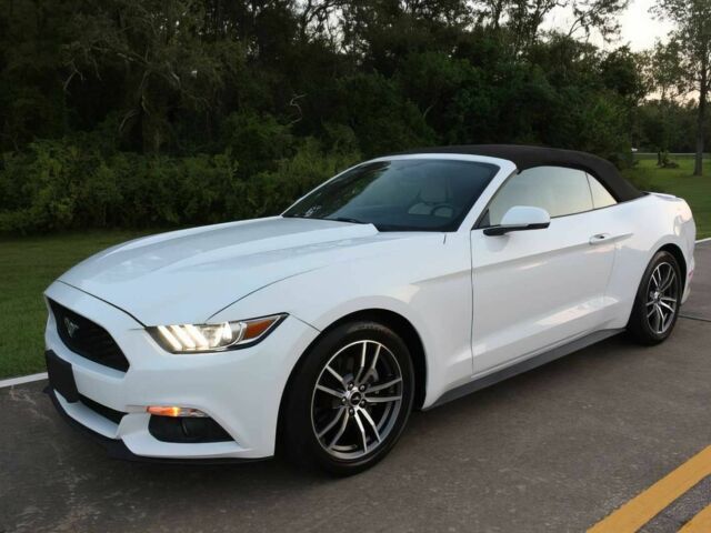 Білий Форд Мустанг, об'ємом двигуна 2.3 л та пробігом 65 тис. км за 4700 $, фото 4 на Automoto.ua