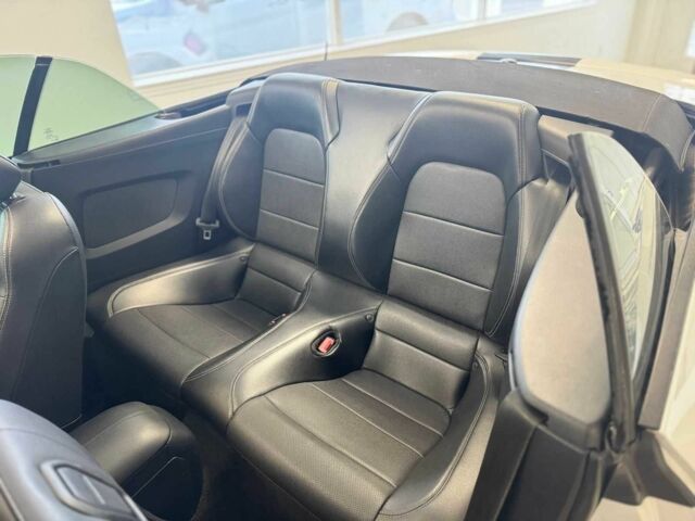 Белый Форд Мустанг, объемом двигателя 2.3 л и пробегом 35 тыс. км за 3200 $, фото 6 на Automoto.ua