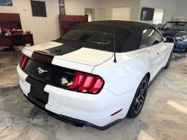 Белый Форд Мустанг, объемом двигателя 2.3 л и пробегом 35 тыс. км за 3200 $, фото 7 на Automoto.ua