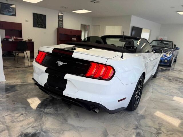 Белый Форд Мустанг, объемом двигателя 2.3 л и пробегом 35 тыс. км за 3200 $, фото 2 на Automoto.ua