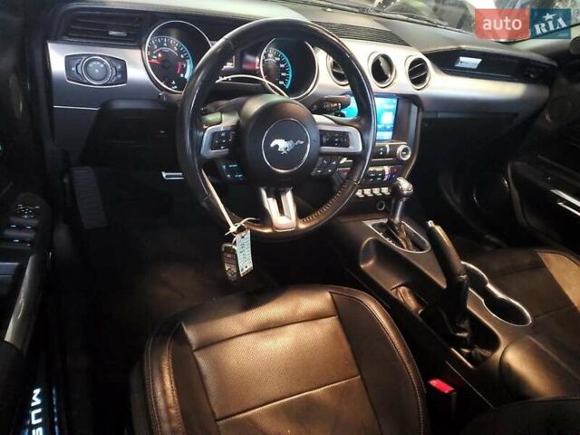 Белый Форд Мустанг, объемом двигателя 2.3 л и пробегом 115 тыс. км за 6600 $, фото 4 на Automoto.ua