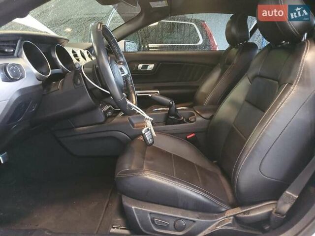 Белый Форд Мустанг, объемом двигателя 2.3 л и пробегом 115 тыс. км за 6600 $, фото 5 на Automoto.ua