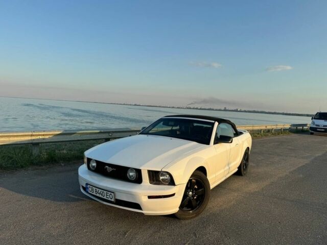 Белый Форд Мустанг, объемом двигателя 4 л и пробегом 120 тыс. км за 8500 $, фото 5 на Automoto.ua