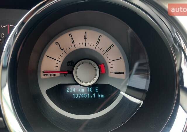 Белый Форд Мустанг, объемом двигателя 3.7 л и пробегом 110 тыс. км за 17000 $, фото 5 на Automoto.ua