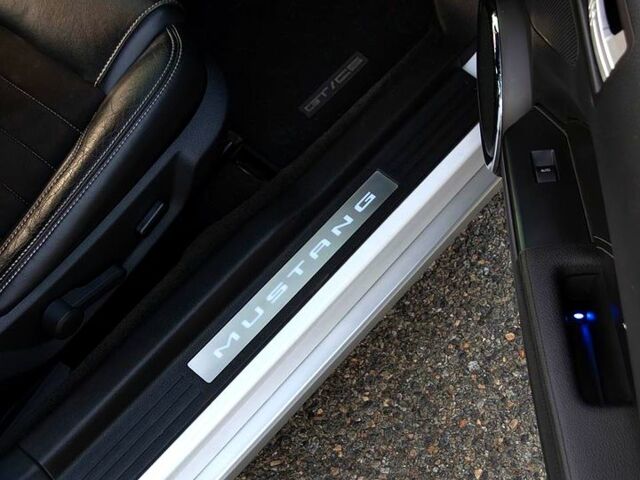 Білий Форд Мустанг, об'ємом двигуна 5 л та пробігом 99 тис. км за 30000 $, фото 8 на Automoto.ua