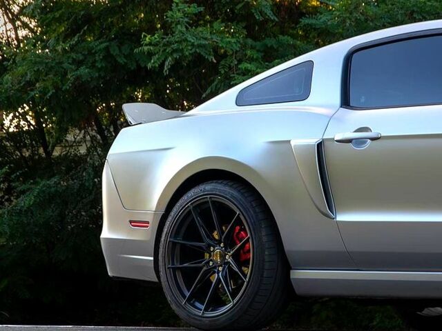 Білий Форд Мустанг, об'ємом двигуна 5 л та пробігом 99 тис. км за 30000 $, фото 6 на Automoto.ua