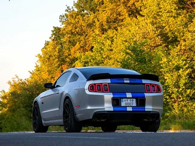 Білий Форд Мустанг, об'ємом двигуна 5 л та пробігом 99 тис. км за 30000 $, фото 2 на Automoto.ua