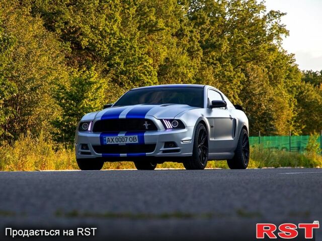 Білий Форд Мустанг, об'ємом двигуна 5 л та пробігом 99 тис. км за 30000 $, фото 1 на Automoto.ua