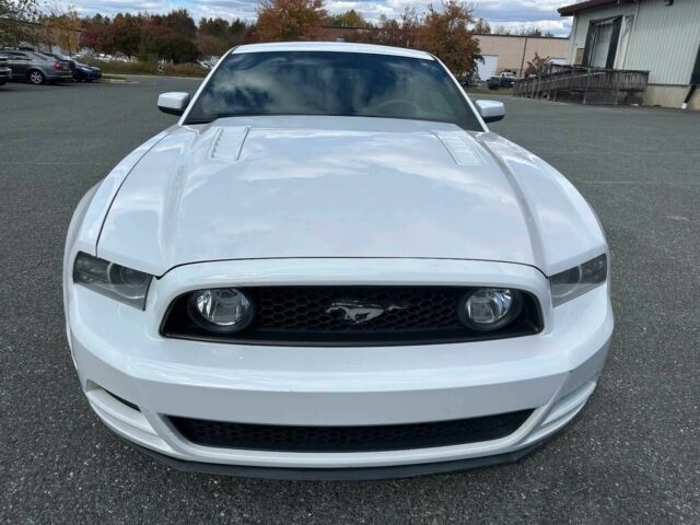 Білий Форд Мустанг, об'ємом двигуна 5 л та пробігом 89 тис. км за 6000 $, фото 1 на Automoto.ua