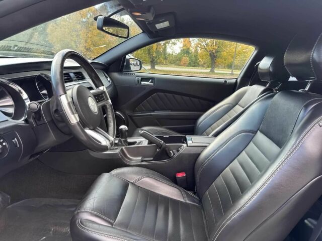 Білий Форд Мустанг, об'ємом двигуна 5 л та пробігом 89 тис. км за 6000 $, фото 5 на Automoto.ua