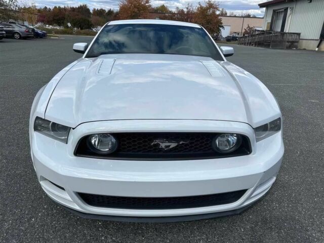 Белый Форд Мустанг, объемом двигателя 5 л и пробегом 84 тыс. км за 8400 $, фото 1 на Automoto.ua